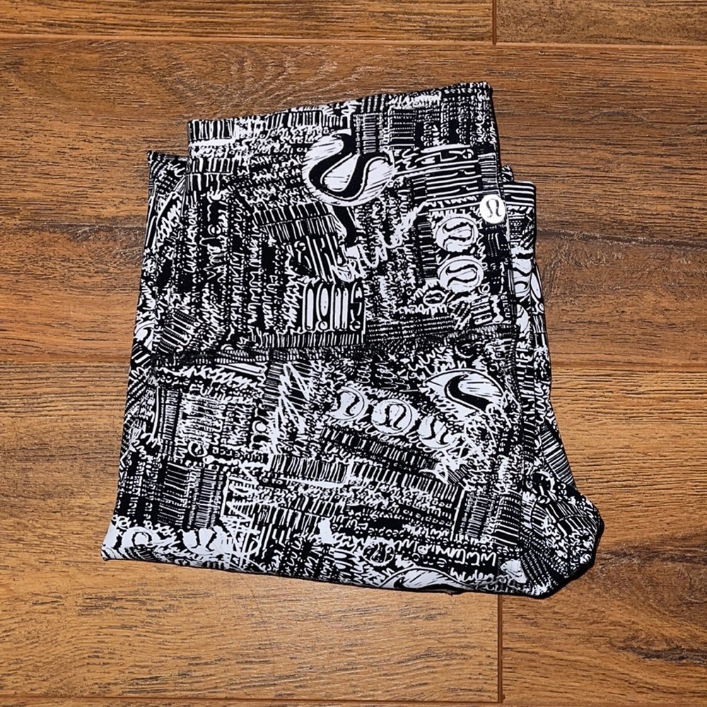 Lululemon Graphic Wunder Under 25”